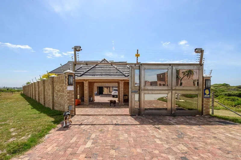 5 Bedroom House for sale in Bluewater Bay