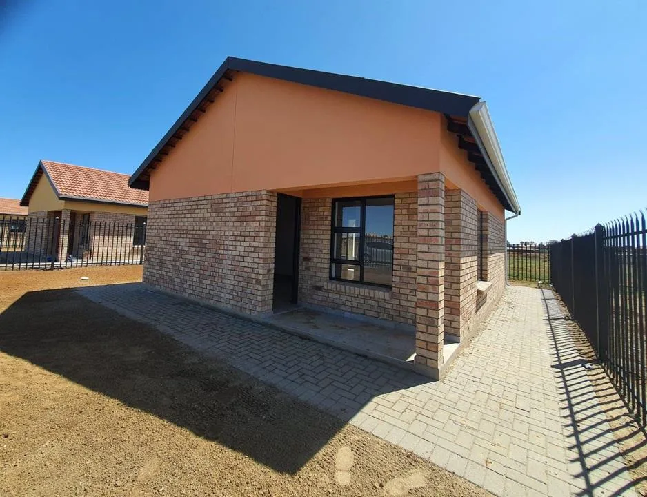 2 Bedroom House for sale in Bloemspruit