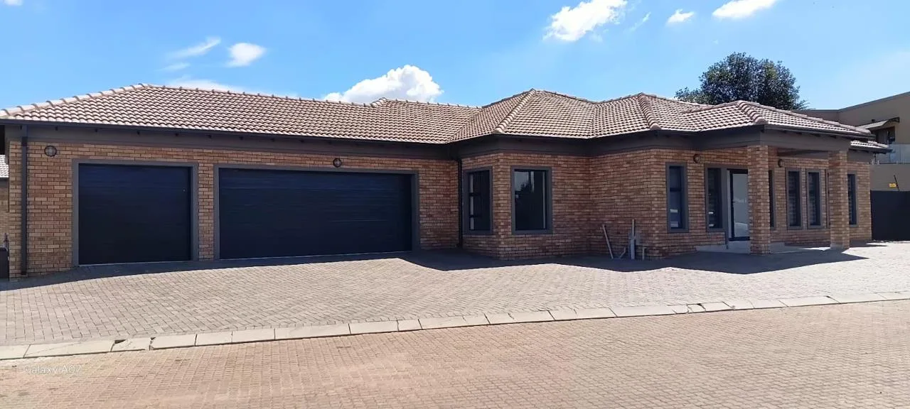 5 Bedroom Townhouse to rent in Delmas