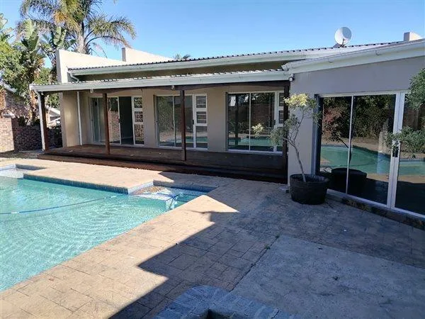 3 Bedroom House for sale in Beacon Bay