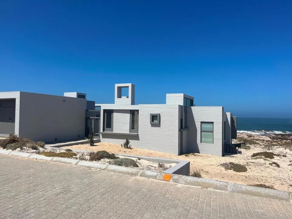 4 Bedroom House for sale in Port Nolloth