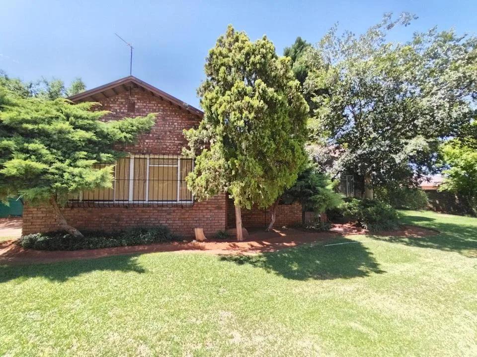4 Bedroom House for sale in Warrenton