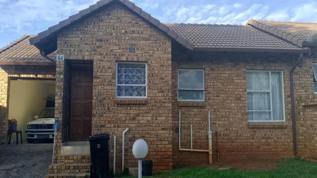 2 Bedroom Townhouse for sale in Witpoortjie