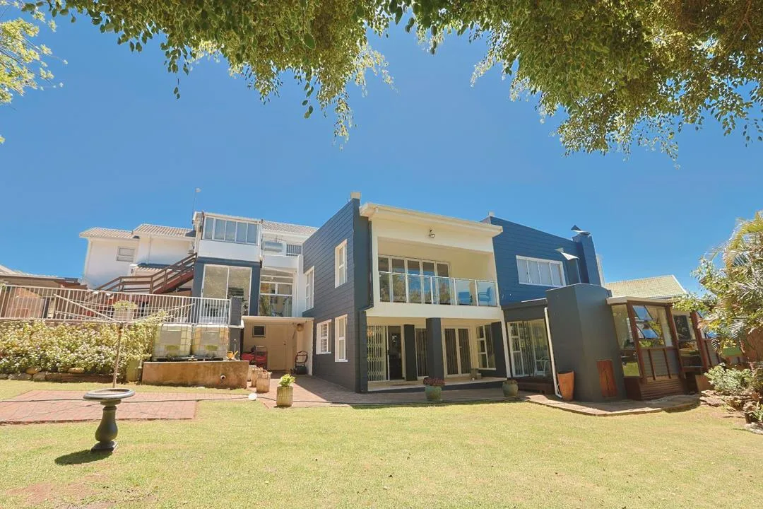 6 Bedroom House for sale in Wavecrest