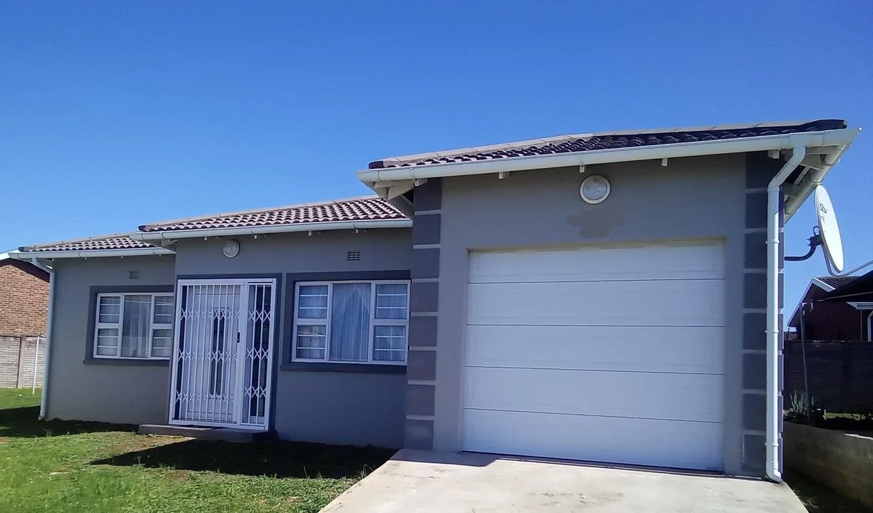 3 Bedroom Townhouse for sale in Gonubie