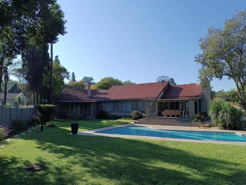 4 Bedroom House for sale in Buccleuch