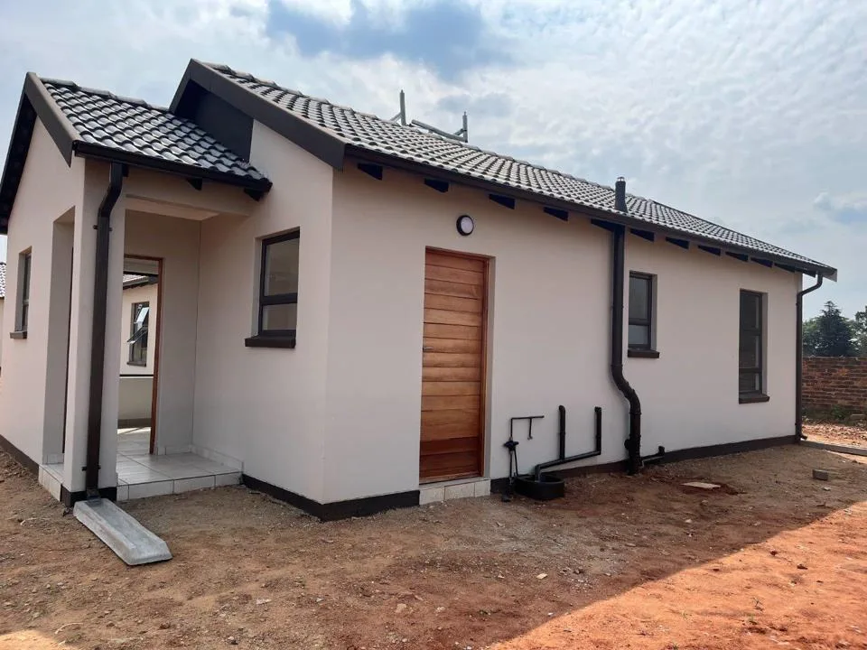 3 Bedroom House for sale in Crystal Park