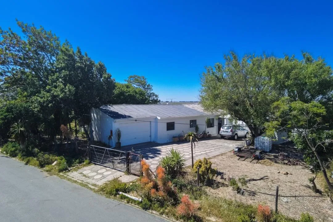 2 Bedroom House for sale in Velddrif