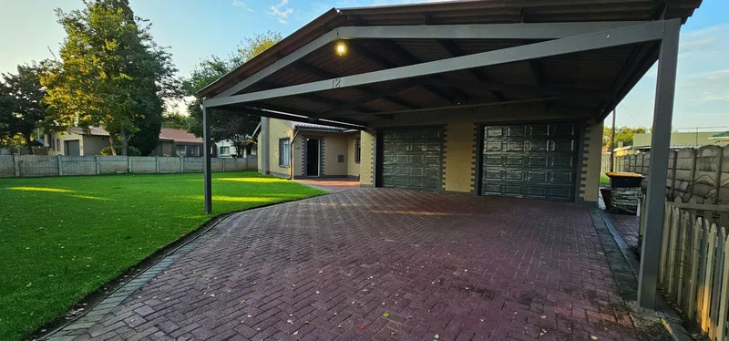 3 Bedroom House in Three Rivers North