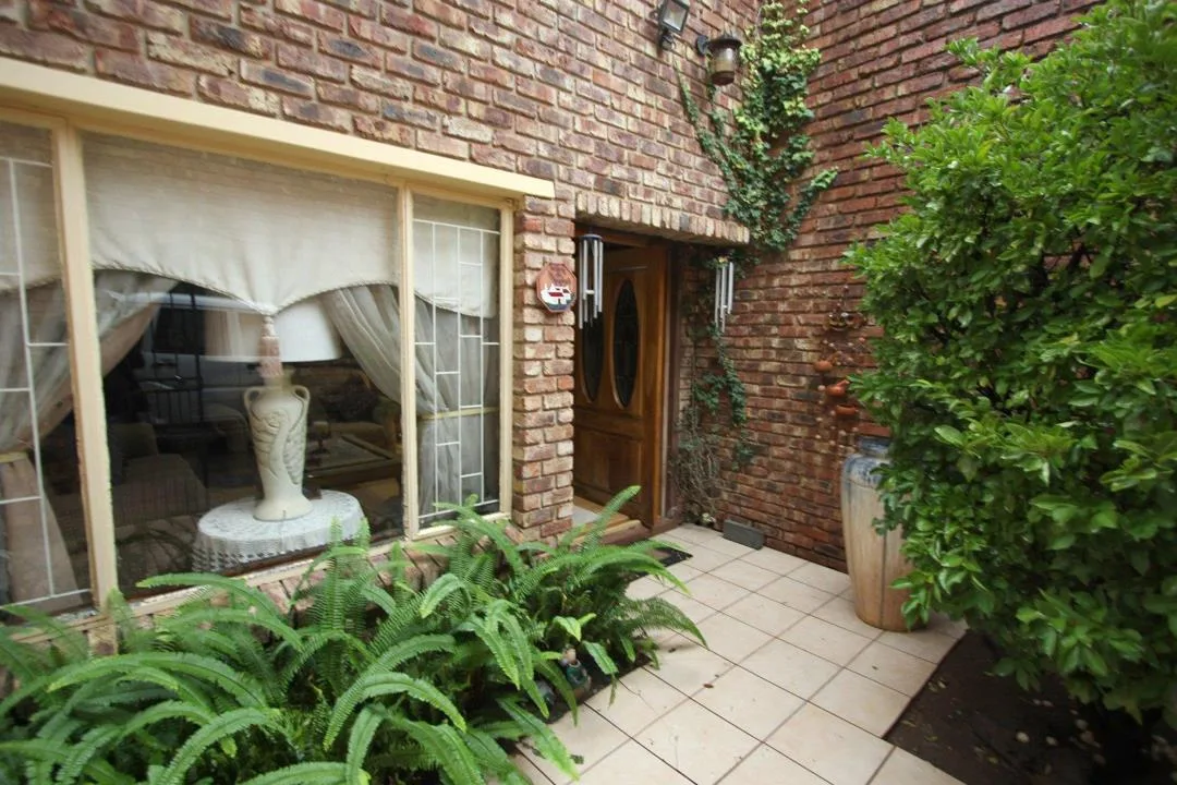 3 Bedroom House for sale in Riebeeckstad