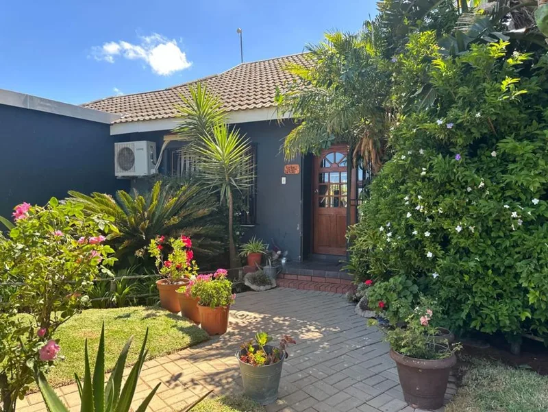3 Bedroom House for sale in Lutzville