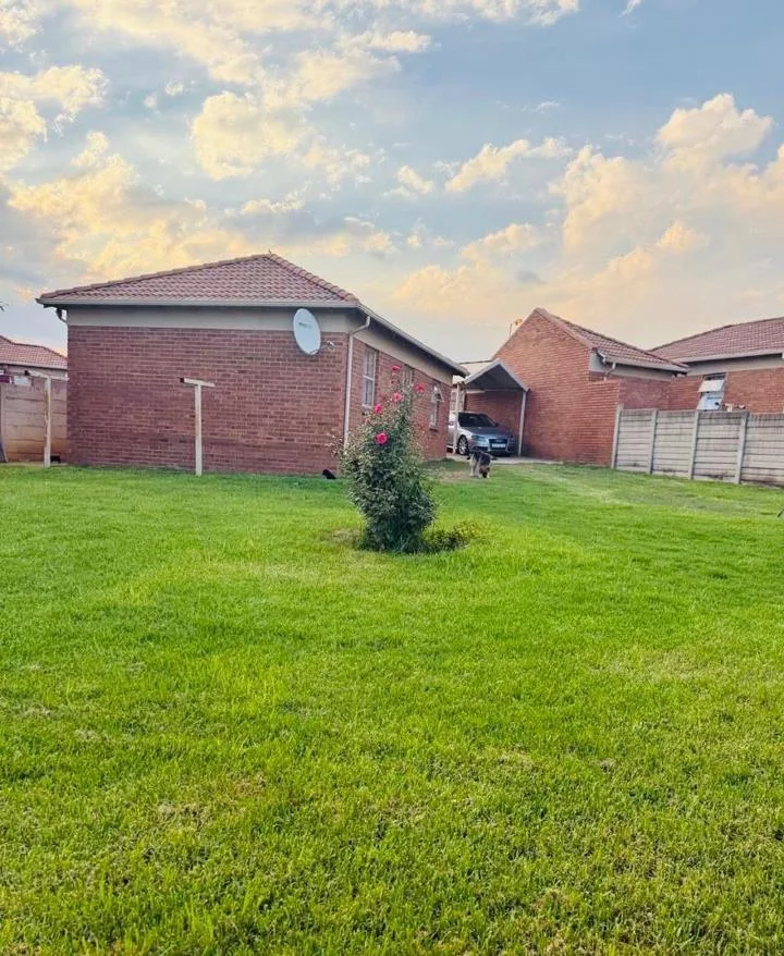 3 Bedroom House for sale in Thatch Hill Estate
