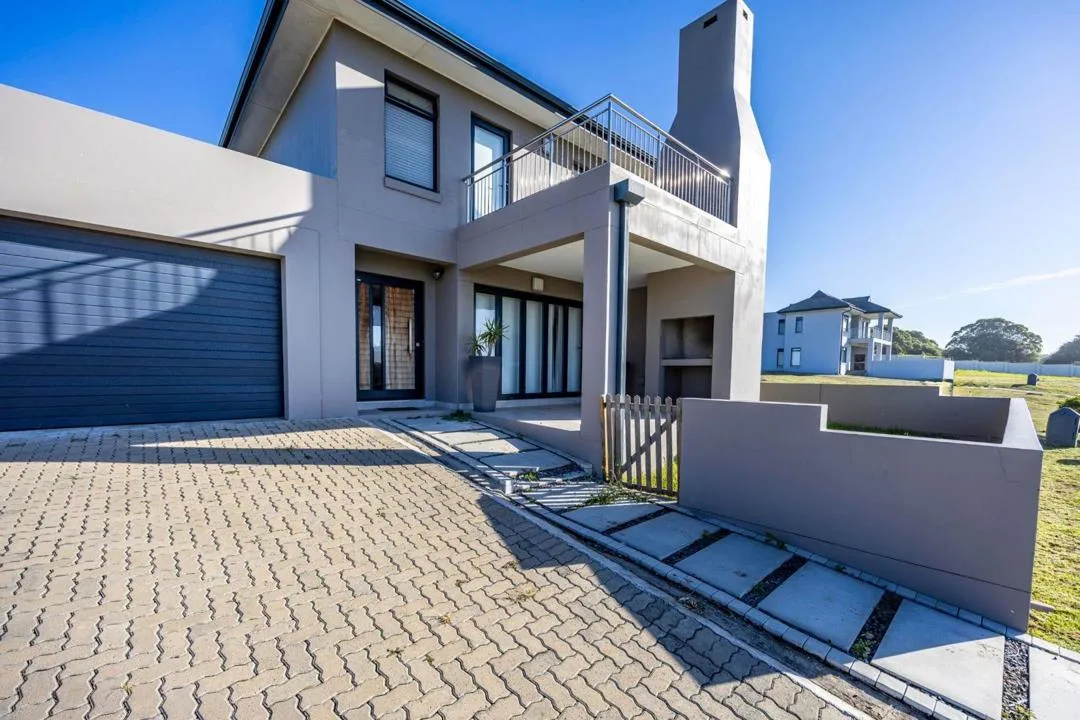 5 Bedroom House for sale in Kidds Beach