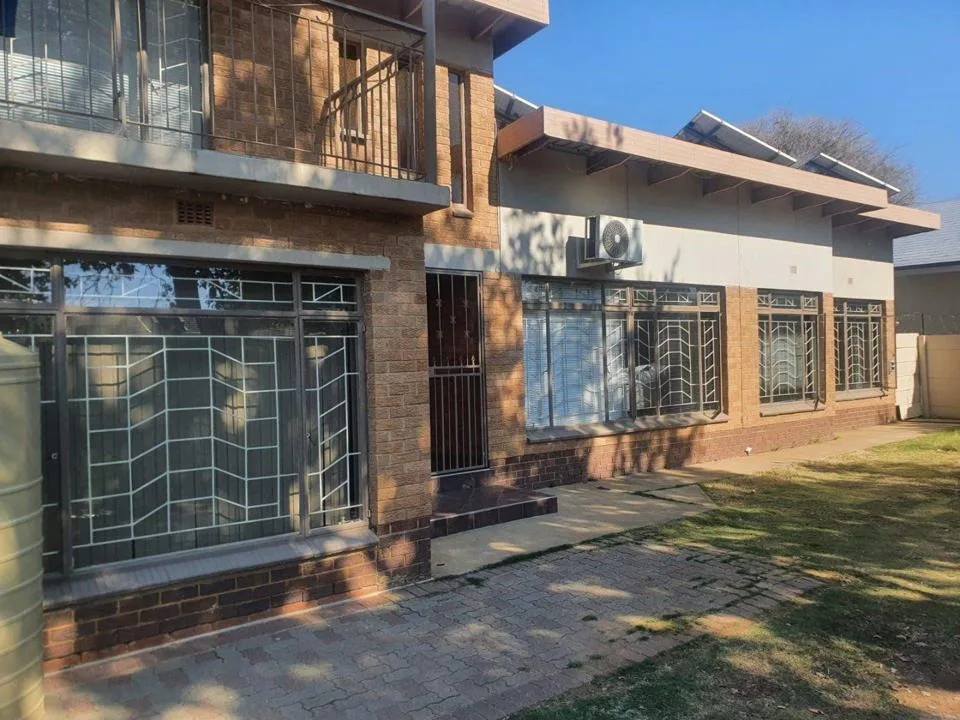6 Bedroom House for sale in Jan Cilliers Park