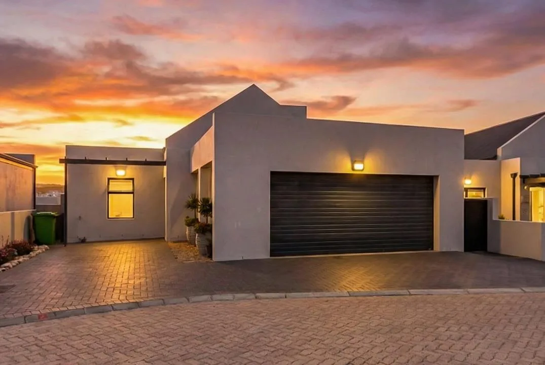 3 Bedroom House for sale in Laguna