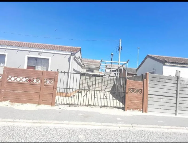 3 Bedroom House for sale in Graceland