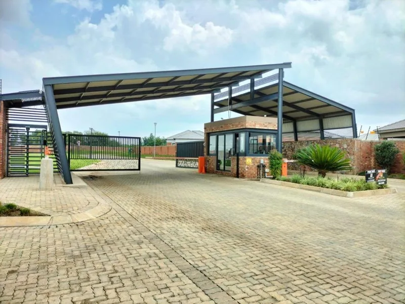 3 Bedroom House for sale in Van Der Hoff Park