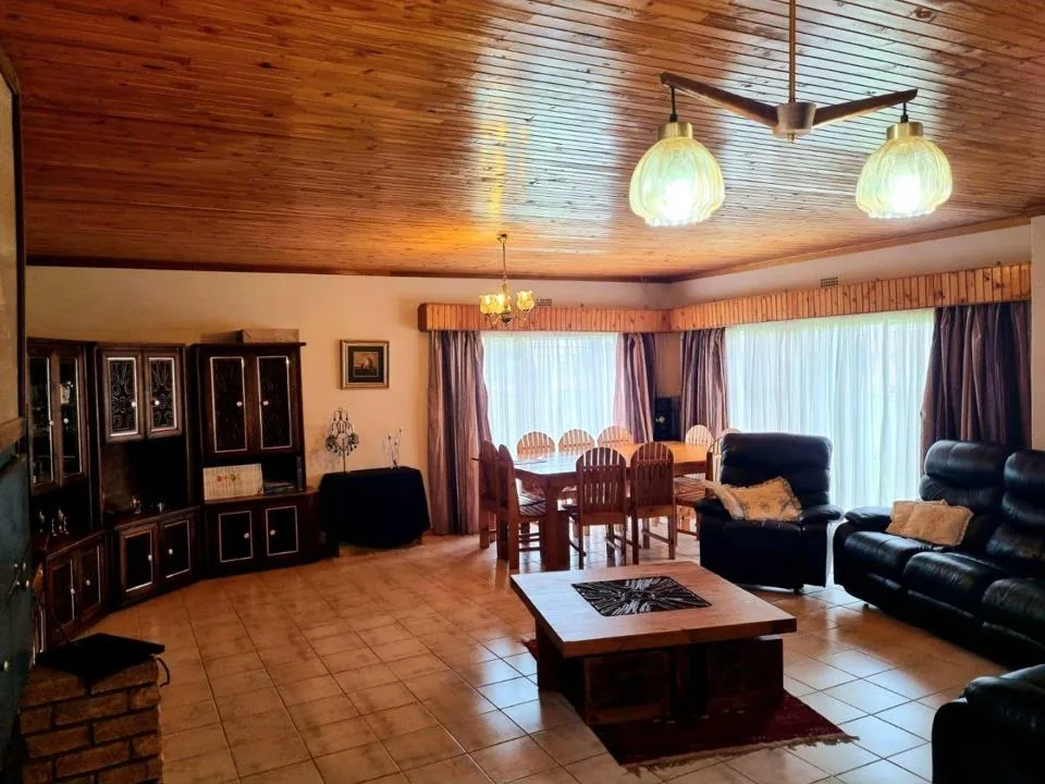 4 Bedroom House for sale in El Toro Park