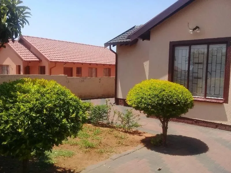 3 Bedroom House for sale in Tlhabane West