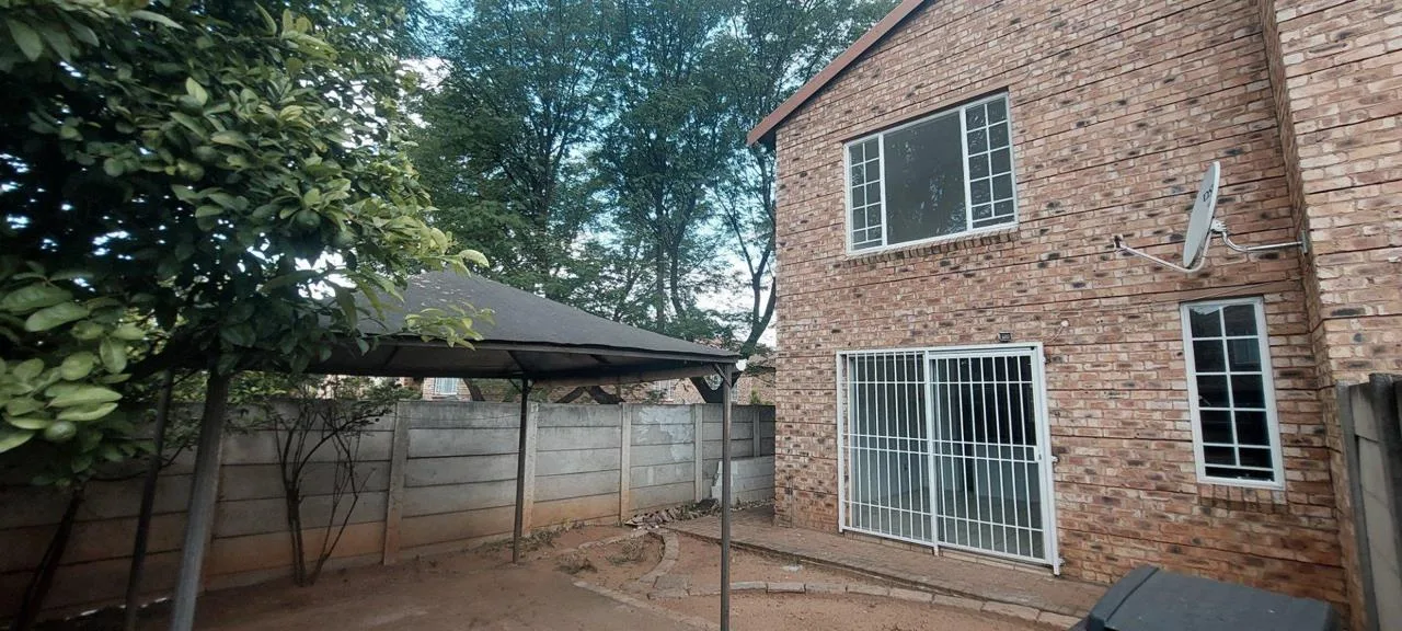2 Bedroom Townhouse for sale in Sonneglans