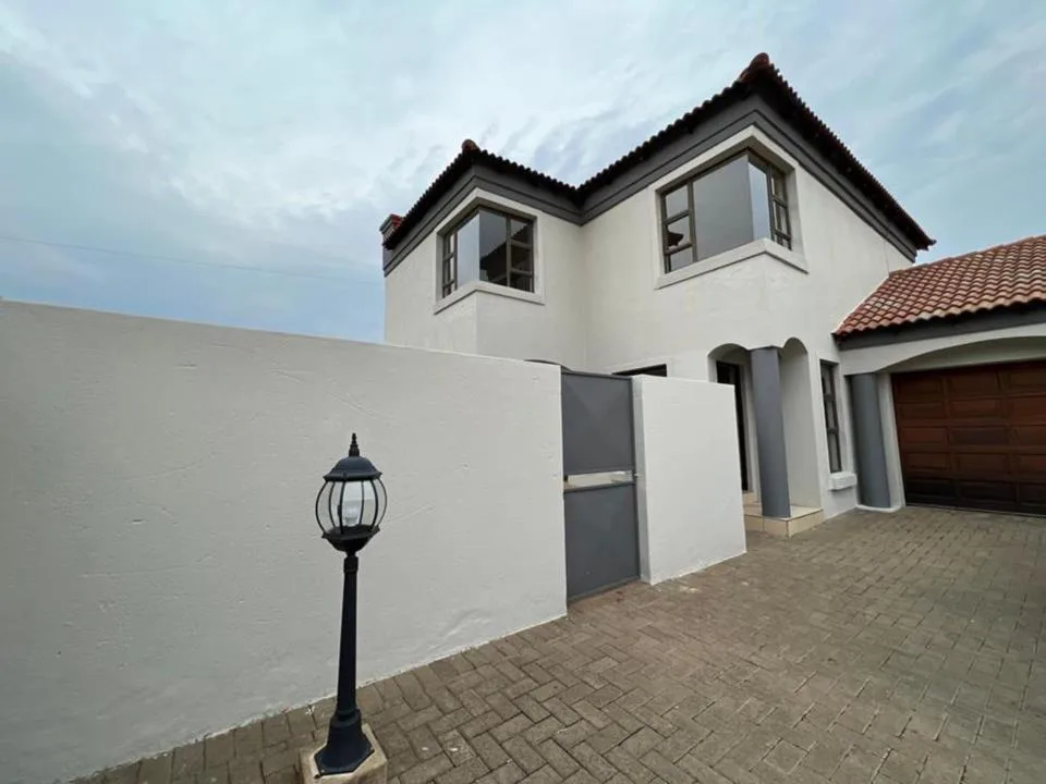 3 Bedroom Townhouse for sale in Hillcrest