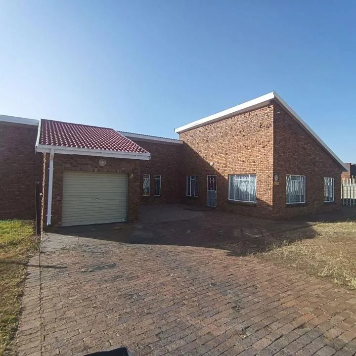 3 Bedroom House for sale in Richview