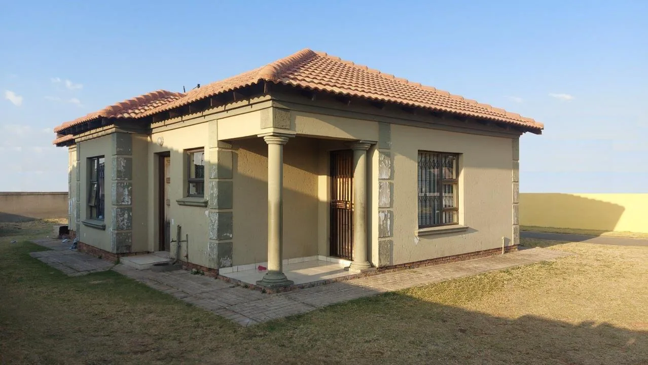 3 Bedroom House for sale in Crystal Park
