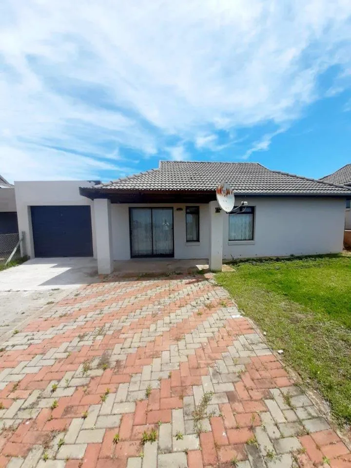 3 Bedroom Townhouse for sale in Kidds Beach