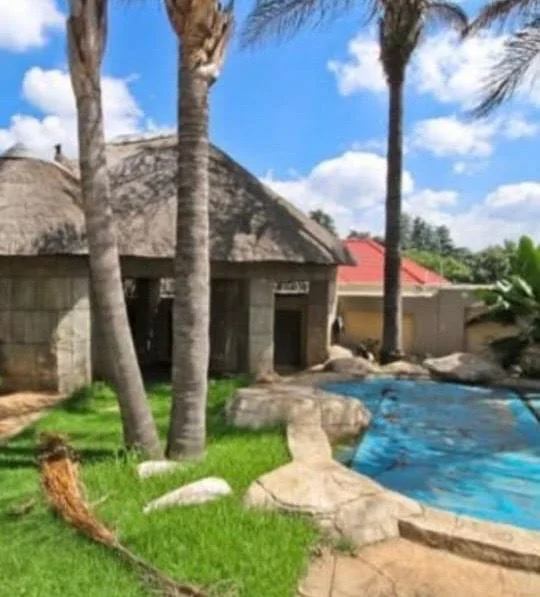 5 Bedroom House for sale in Bruma