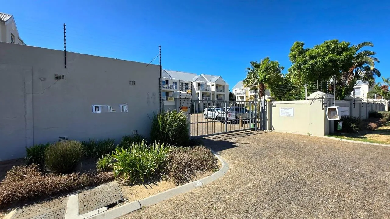 2 Bedroom Apartment / flat for sale in Strand Central