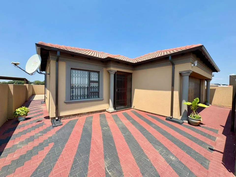3 Bedroom House for sale in Vanderbijlpark CE7