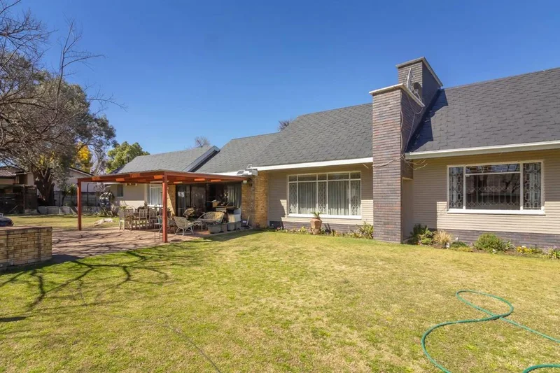 4 Bedroom House for sale in Panorama