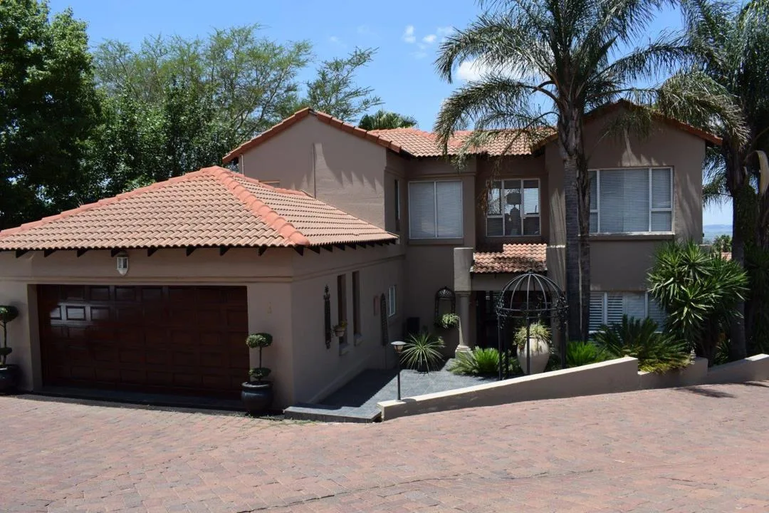 3 Bedroom House for sale in Die Heuwel