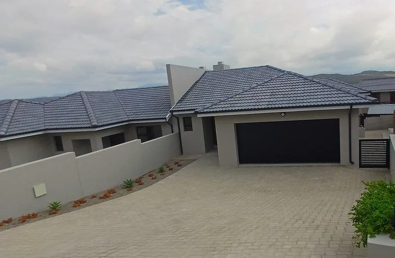 3 Bedroom House for sale in Fraaiuitsig