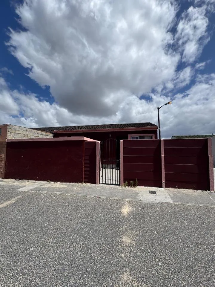 3 Bedroom House for sale in Beacon Valley