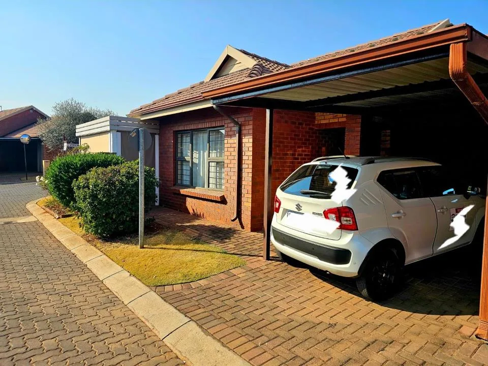 2 Bedroom Townhouse for sale in Eldoraigne