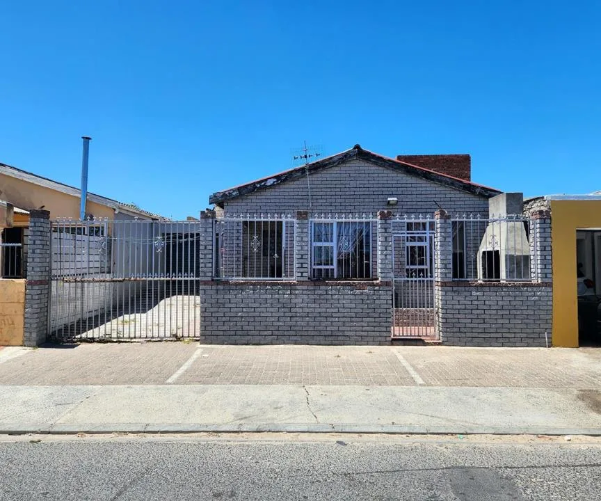 2 Bedroom House for sale in Lentegeur