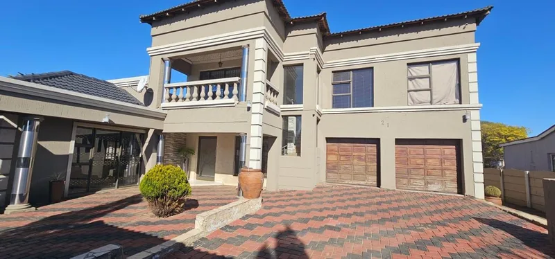 4 Bedroom House for sale in Kookrus