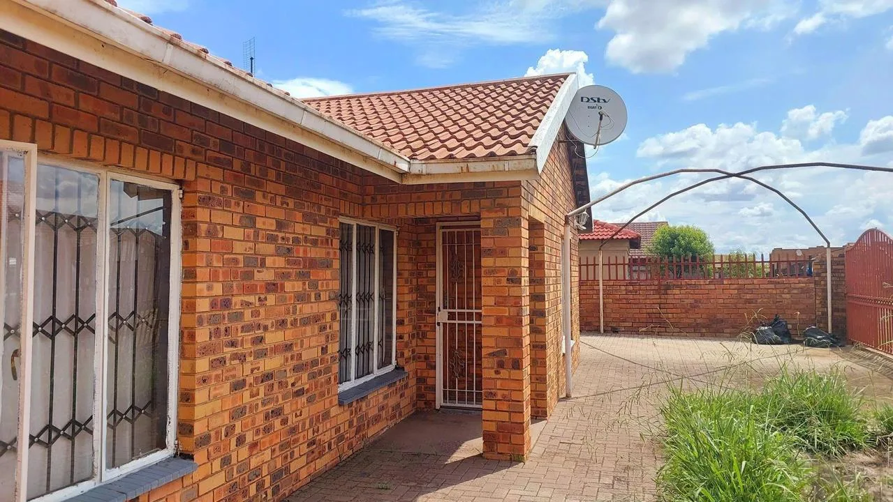 3 Bedroom House for sale in Lebohang