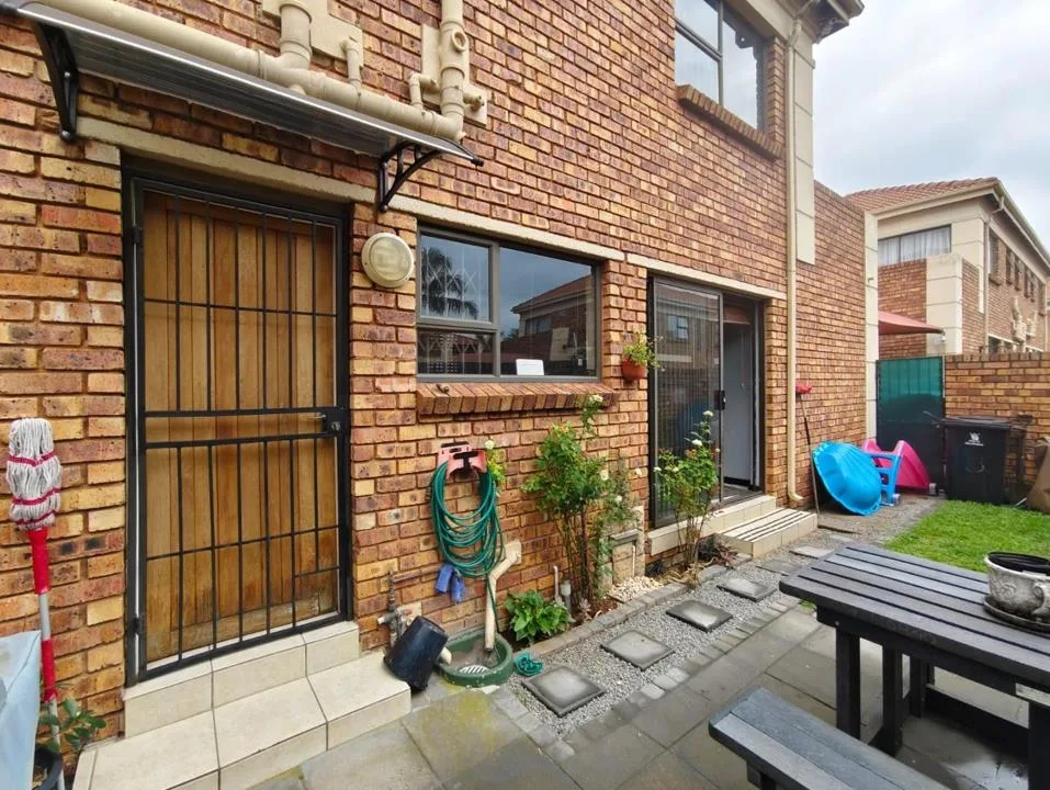 3 Bedroom Apartment / flat for sale in Alberton Central