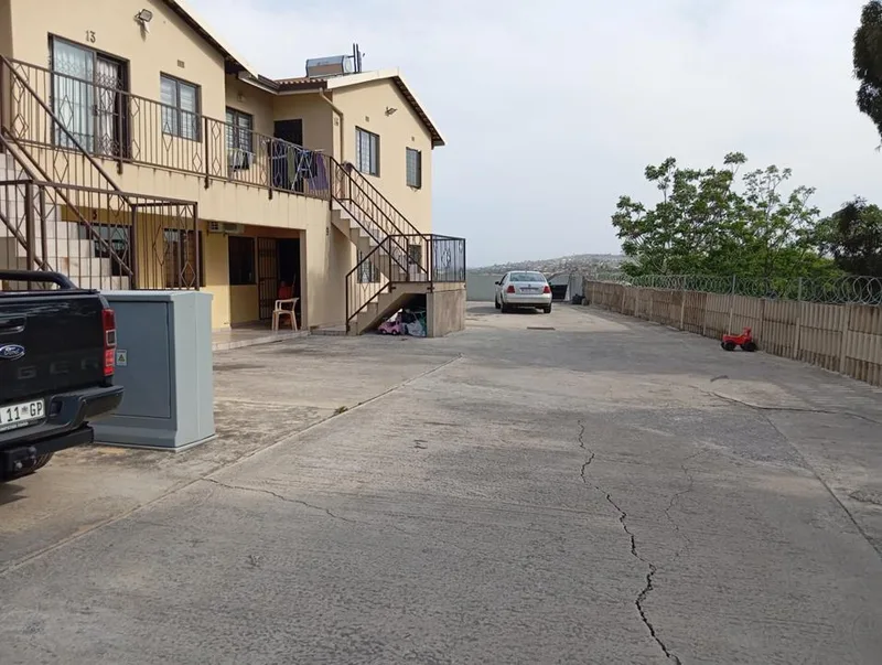 10 Bedroom House for sale in Stonebridge