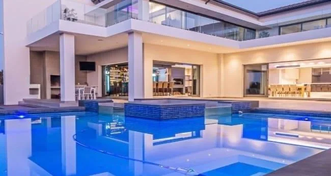 5 Bedroom House in Die Hoewes