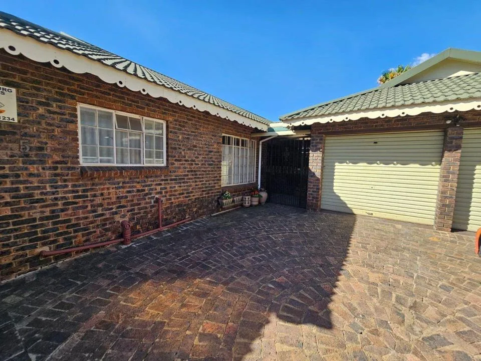 3 Bedroom Townhouse for sale in Sasolburg Ext 11
