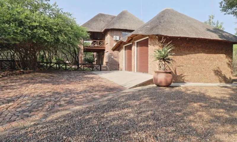 4 Bedroom House for sale in Marloth Park