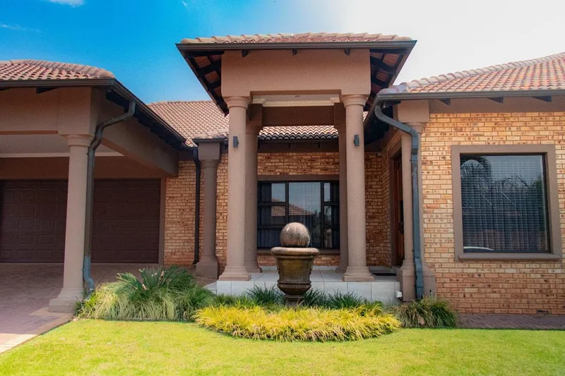 5 Bedroom Townhouse for sale in Wilkoppies
