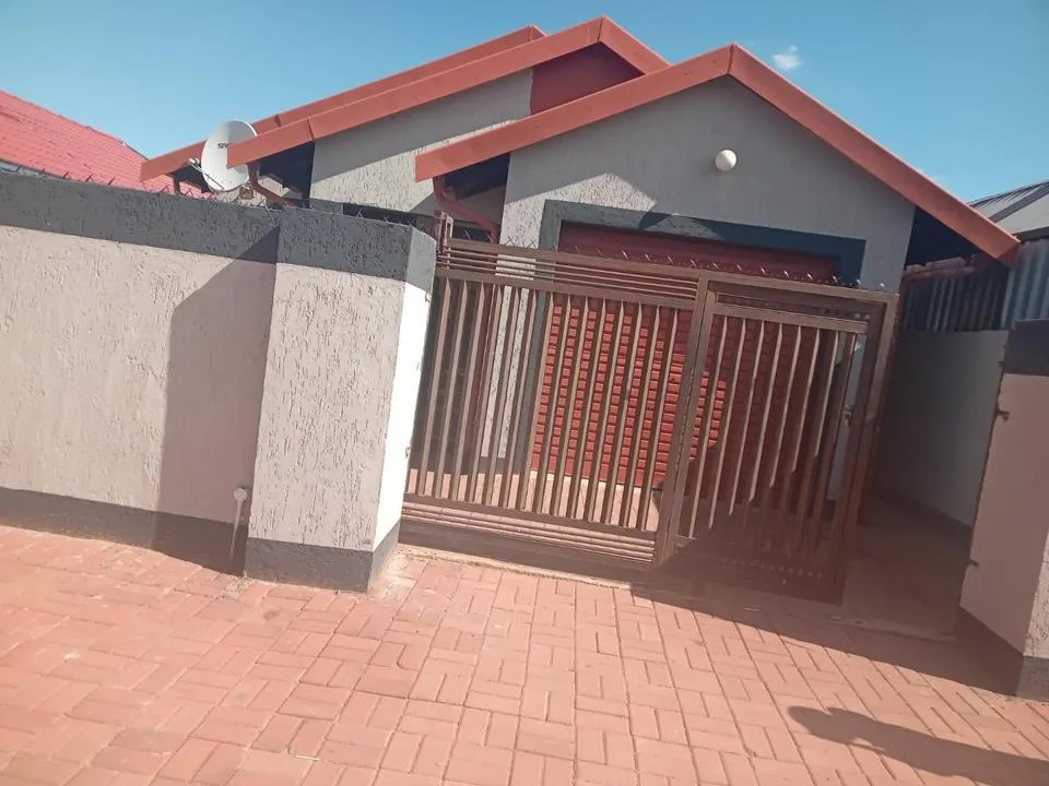 3 Bedroom House for sale in Lakeside