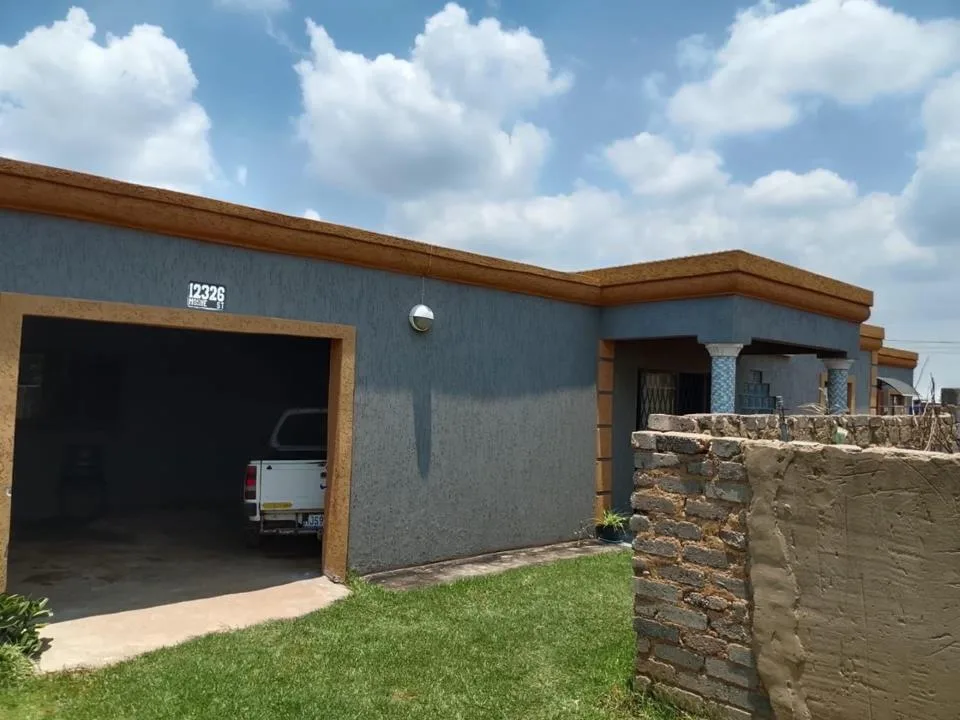 4 Bedroom House for sale in Etwatwa