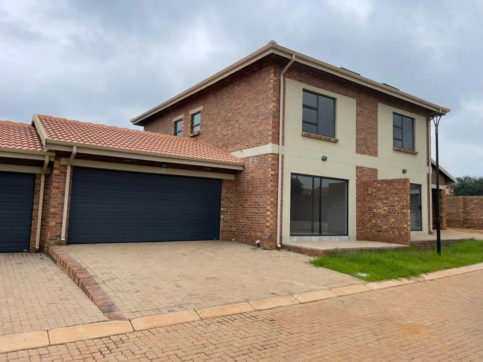3 Bedroom House for sale in Jackaroo Park