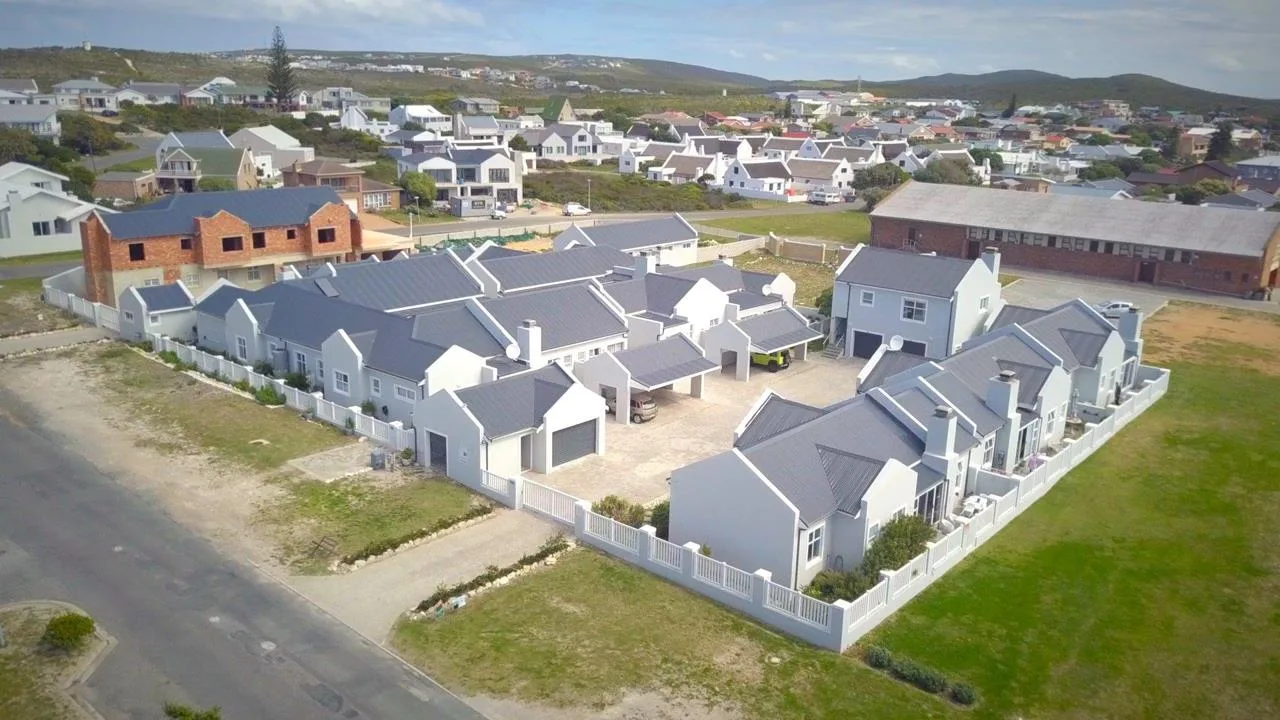 2 Bedroom House for sale in Struisbaai
