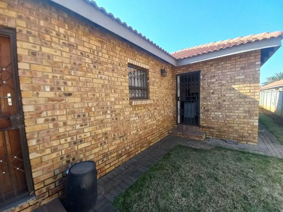 3 Bedroom Townhouse to rent in Vanderbijlpark SW 2